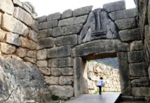 Οι αρχαίοι Έλληνες έχτιζαν σκόπιμα στις περιοχές των σεισμικών ρηγμάτων, λέει Βρετανός επιστήμονας.