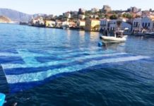 Το Καστελόριζο φιλοξενεί τη μεγαλύτερη υποβρύχια ελληνική σημαία.