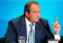 Ο Μανώλης Κοττάκης αποκαλύπτει τους συκοφάντες του Κώστα Καραμανλή.