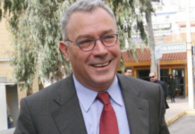 Όσο ξεχνάς Έλληνα, τόσο θα σε ληστεύουν και θα σε εμπαίζουν.