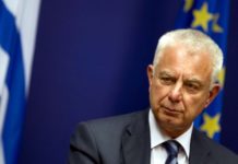 Δεν κρατήθηκε ο Πικραμμένος και χειροκρότησε τον άνθρωπο τους, τον Γιάνη Βαρουφάκη!