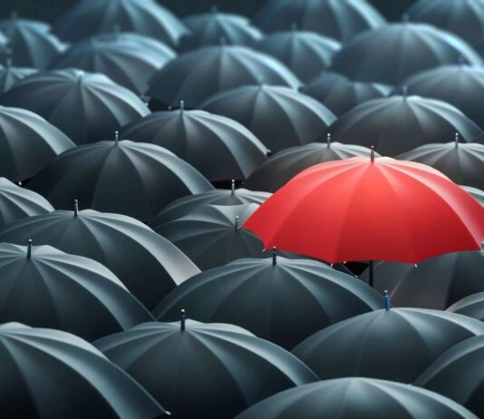 Ποιον φωτογραφίζουν για Αρχηγό στο Νέο υπό ίδρυση κόμμα η «Ομπρέλα».