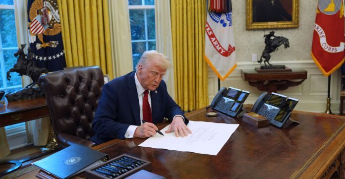 TRUMP-OVAL OFFICE