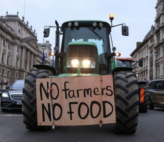 Έλληνες Αγρότες έφτασαν μέχρι το Λονδίνο!