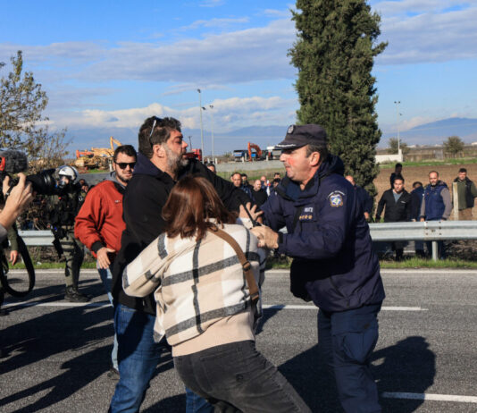 Πλαστικές Σφαίρες έριξε η Αστυνομία στους Αγρότες.
