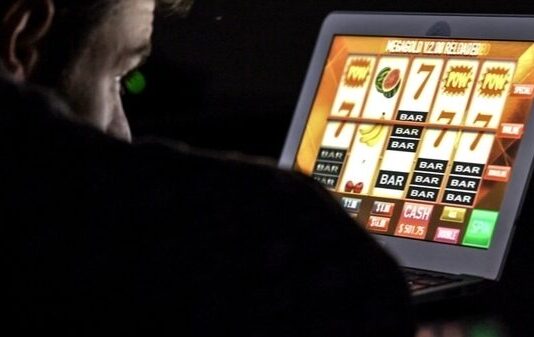 ΓΙΑΤΙ κ. Δήμαρχε Κηφισιάς εξακολουθείτε να επιτρέπεται τις Στοιχηματικές Πλατφόρμες να εισέρχονται σε σημεία Συγκέντρωσης Ανηλίκων;;