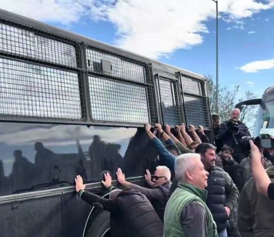Απίστευτο Ντοκουμέντο: Απόπειρα Εμβολισμού αγρότη από Αστυνομικό Λεωφορείο.