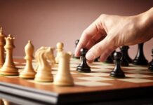 Η πιο Επικίνδυνη Παρτίδα Σκακιού παίζεται τώρα.