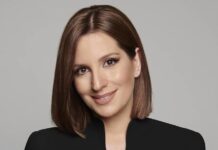 Η Νίκη Λυμπεράκη διδάσκει Δημοσιογραφία στα Πετσωμένα που παπαγαλίζουν ότι τους δίνει το υπόγειο του Μαξίμου…Εξαιρετική!