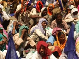 Ποιος Επιχειρηματίας με Media φέρνει Ινδούς στην Ελλάδα με 1.500 ευρώ το άτομο και βγάζει 30 εκ. ευρώ;;